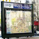 In Montmartre Area Near Metro & Shops * パリ