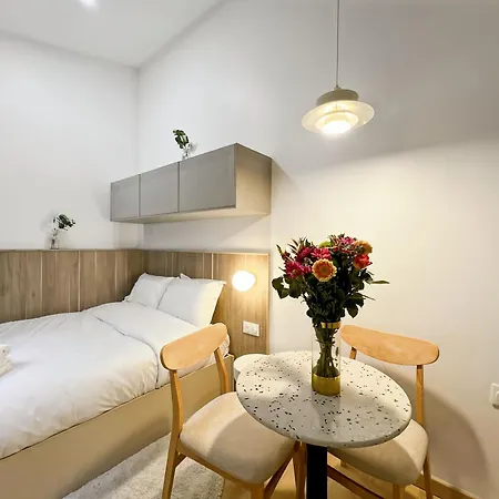 Convenient Inside Near Metro And Stores Paris
