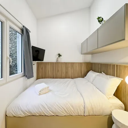 Convenient Inside Near Metro And Stores Lejlighed Paris