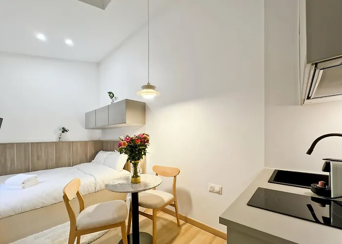 Convenient Inside Near Metro And Stores * Paris
