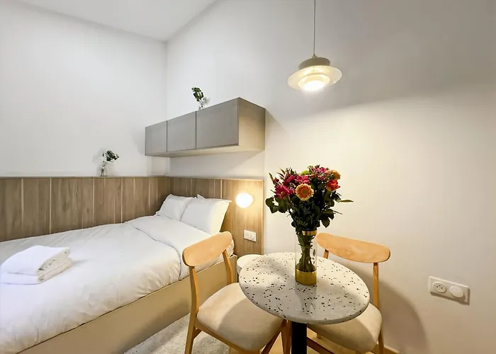 Convenient Inside Near Metro And Stores Paris