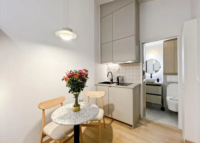 Convenient Inside Near Metro And Stores *