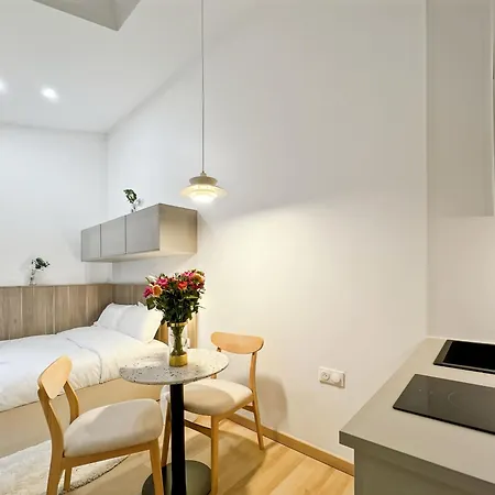In Montmartre Area Near Metro & Shops * Paris